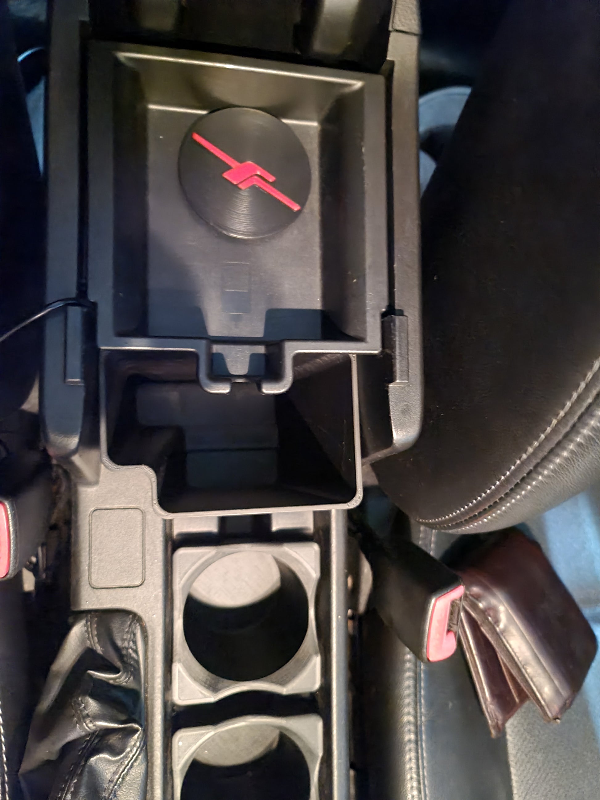 Sh centre console pocket  image 3