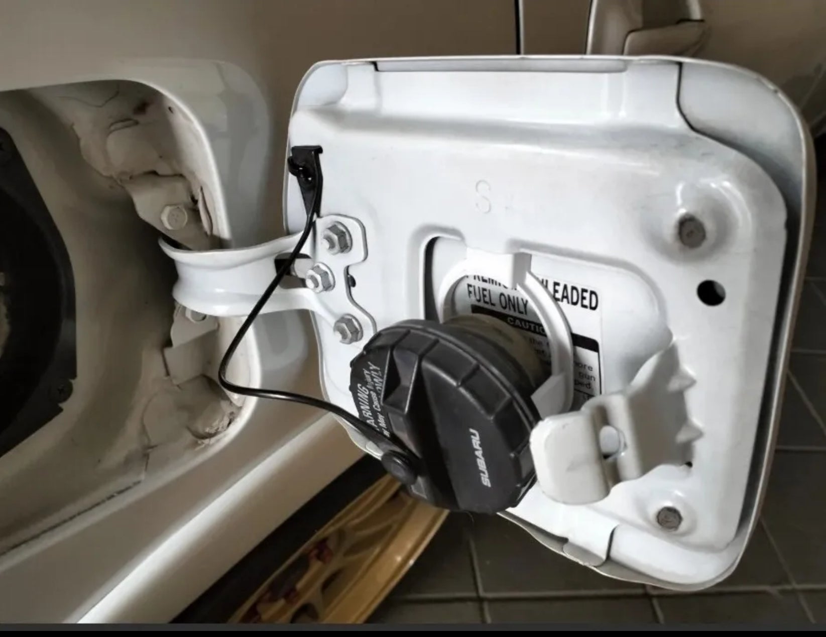 Fuel cap holder  image 0