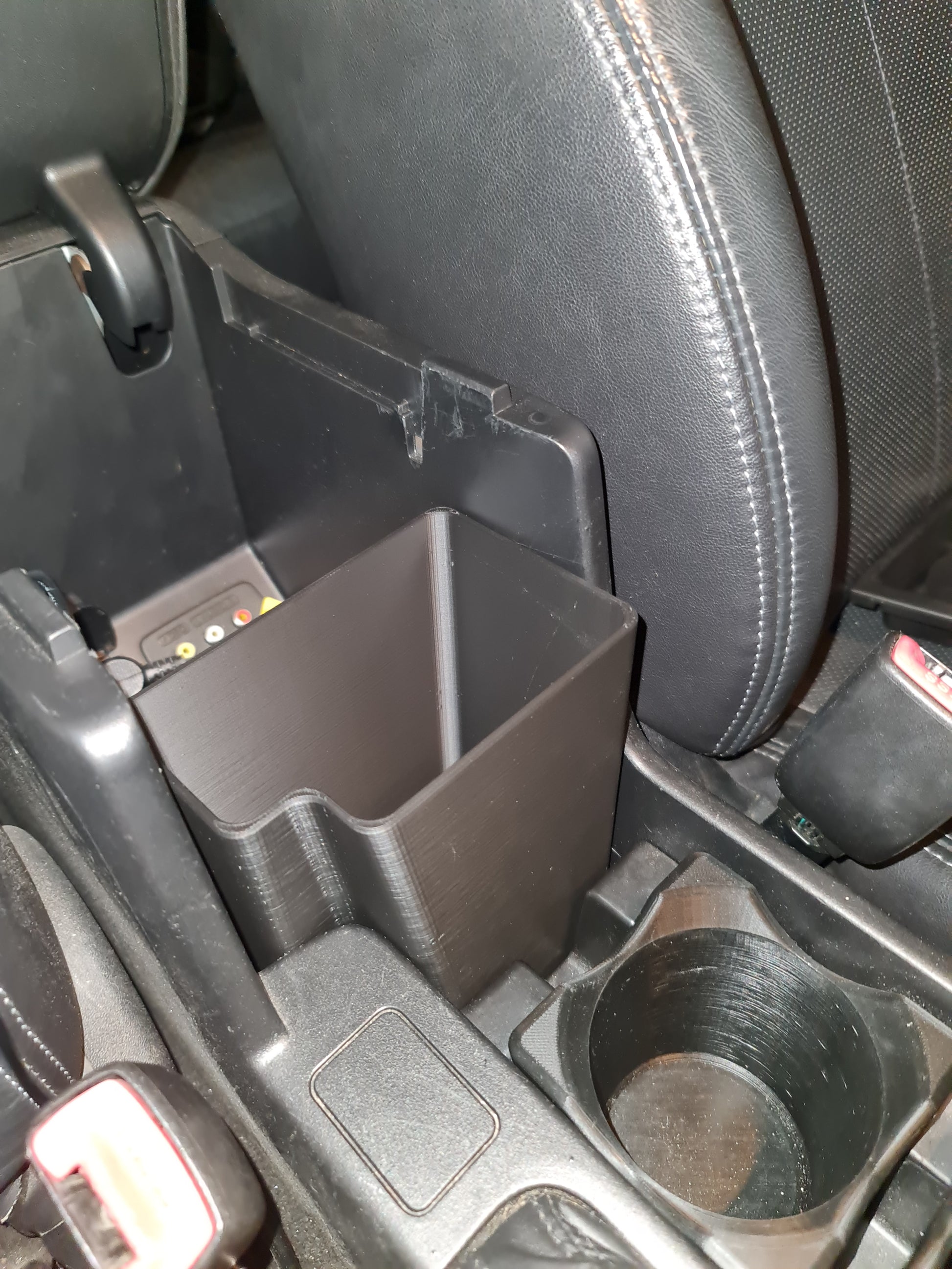 Sh centre console pocket  image 5